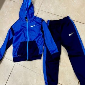 Nike matching set with pockets n hoodie. Perfect condition only used once